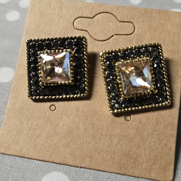 Earrings Bundle Of 2 - Picture 16 of 17